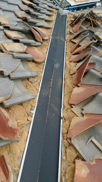 新規谷板金の施工